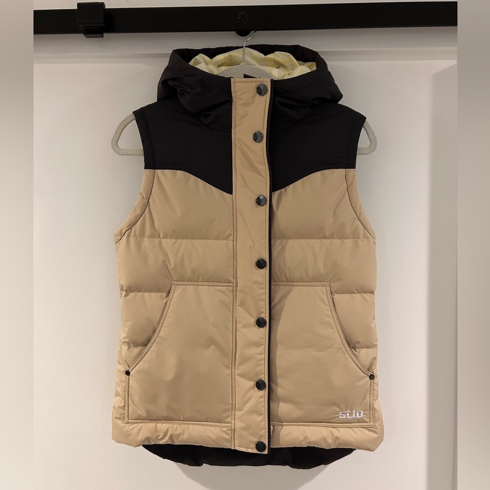 Stio Women's Woodson Down Vest. New condition, bought too small. Tan/Dark Grey.